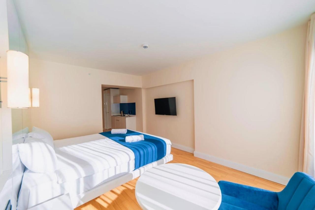Batumi Beach Side & Sea View Aparthotel Ngoại thất bức ảnh