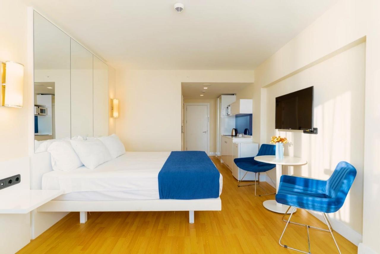 Batumi Beach Side & Sea View Aparthotel Ngoại thất bức ảnh