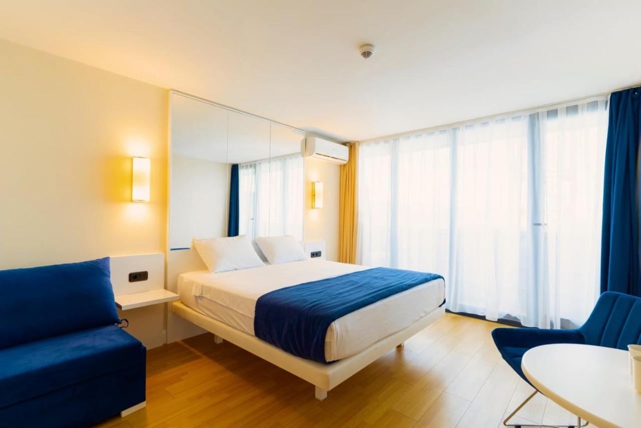 Batumi Beach Side & Sea View Aparthotel Ngoại thất bức ảnh