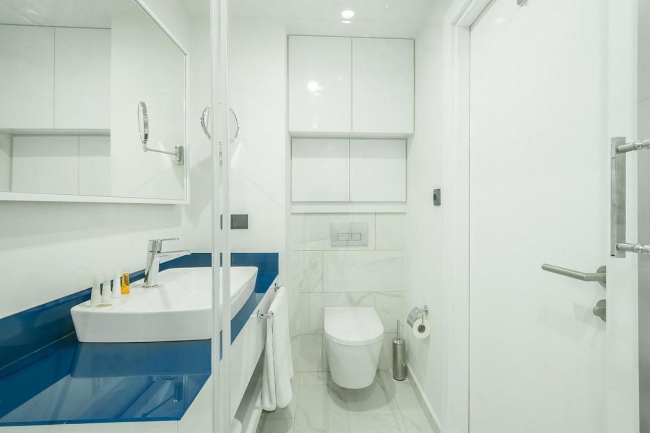 Batumi Beach Side & Sea View Aparthotel Ngoại thất bức ảnh